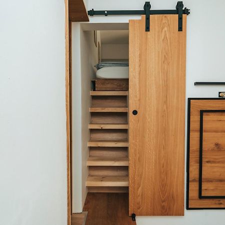 Modernes Tinyhouse Trailer Cabins Am Waldrand - Mit Seezugang Егинг Екстериор снимка