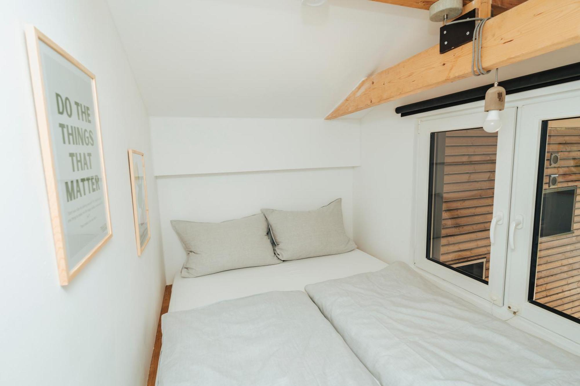 Modernes Tinyhouse Trailer Cabins Am Waldrand - Mit Seezugang Егинг Екстериор снимка
