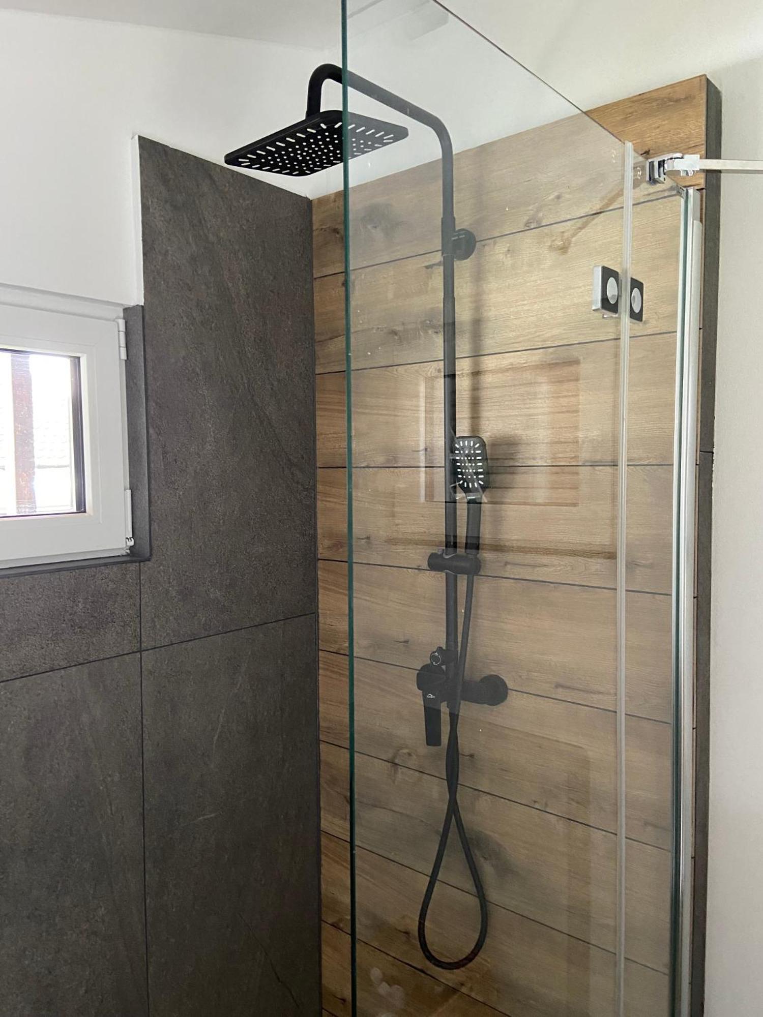 Modernes Tinyhouse Trailer Cabins Am Waldrand - Mit Seezugang Егинг Екстериор снимка