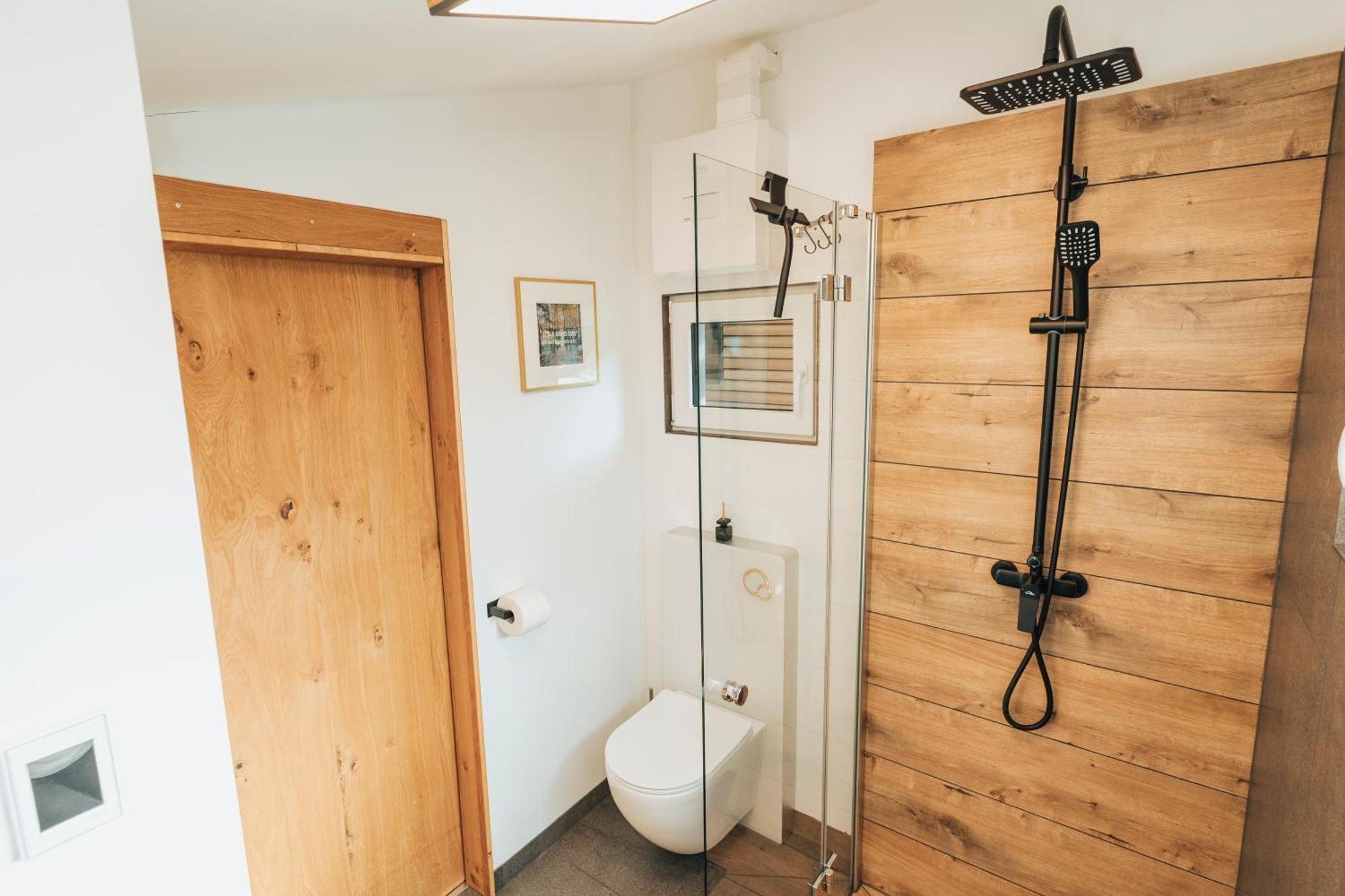 Modernes Tinyhouse Trailer Cabins Am Waldrand - Mit Seezugang Егинг Екстериор снимка